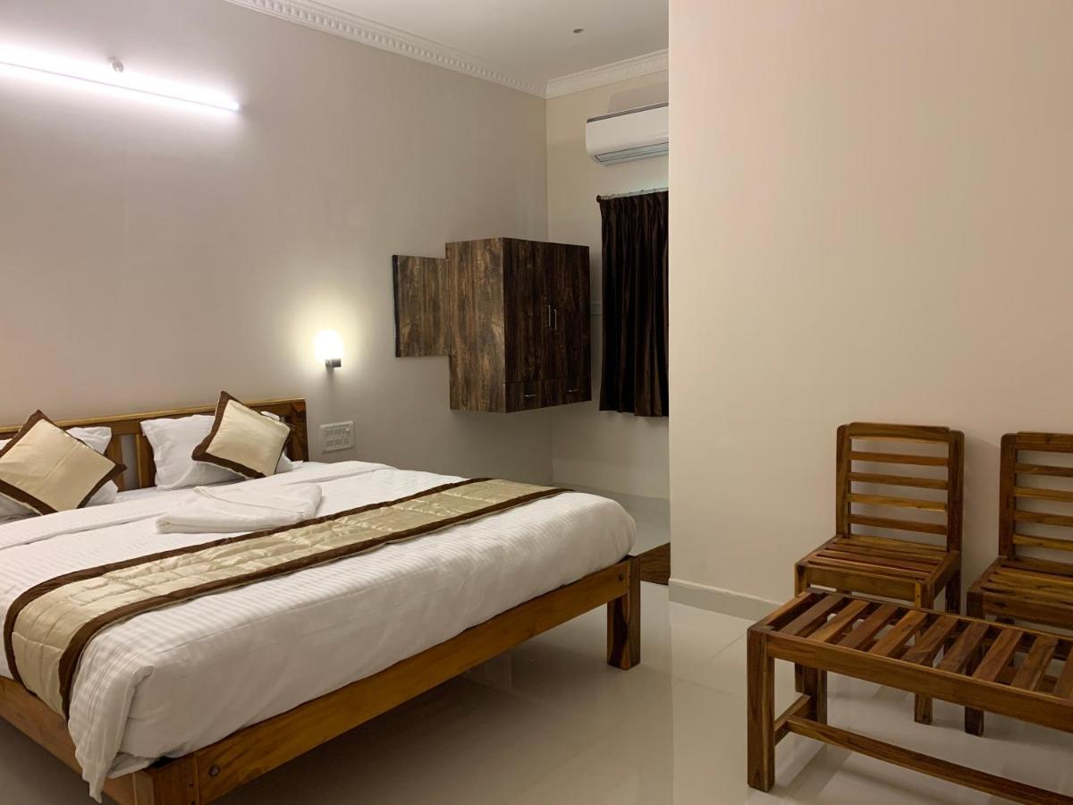 Hotel Rani And Rani Residency Пондичерри Экстерьер фото