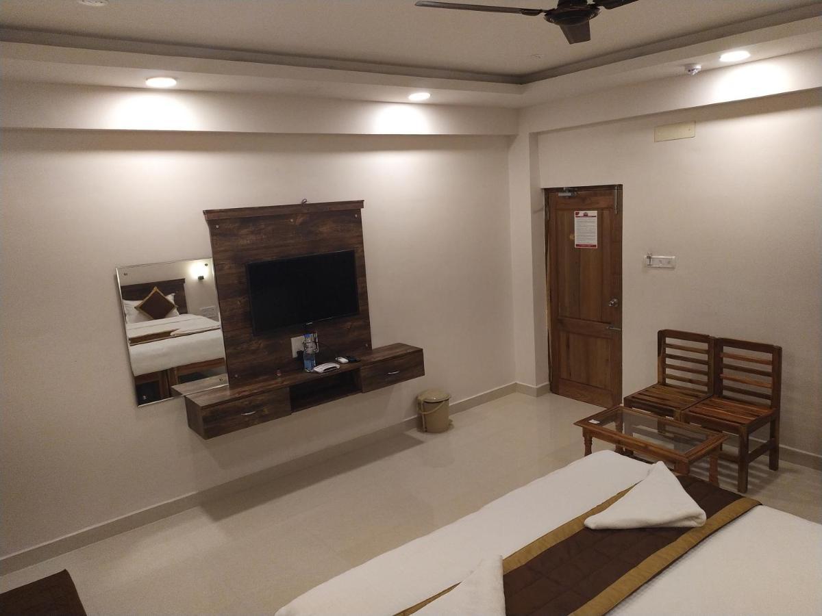 Hotel Rani And Rani Residency Пондичерри Экстерьер фото
