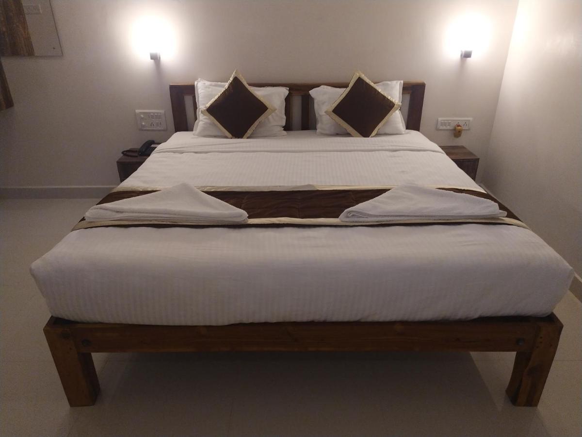 Hotel Rani And Rani Residency Пондичерри Экстерьер фото