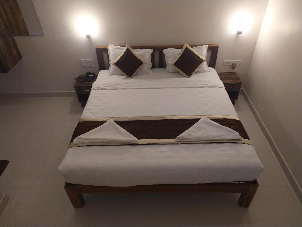 Hotel Rani And Rani Residency Пондичерри Экстерьер фото