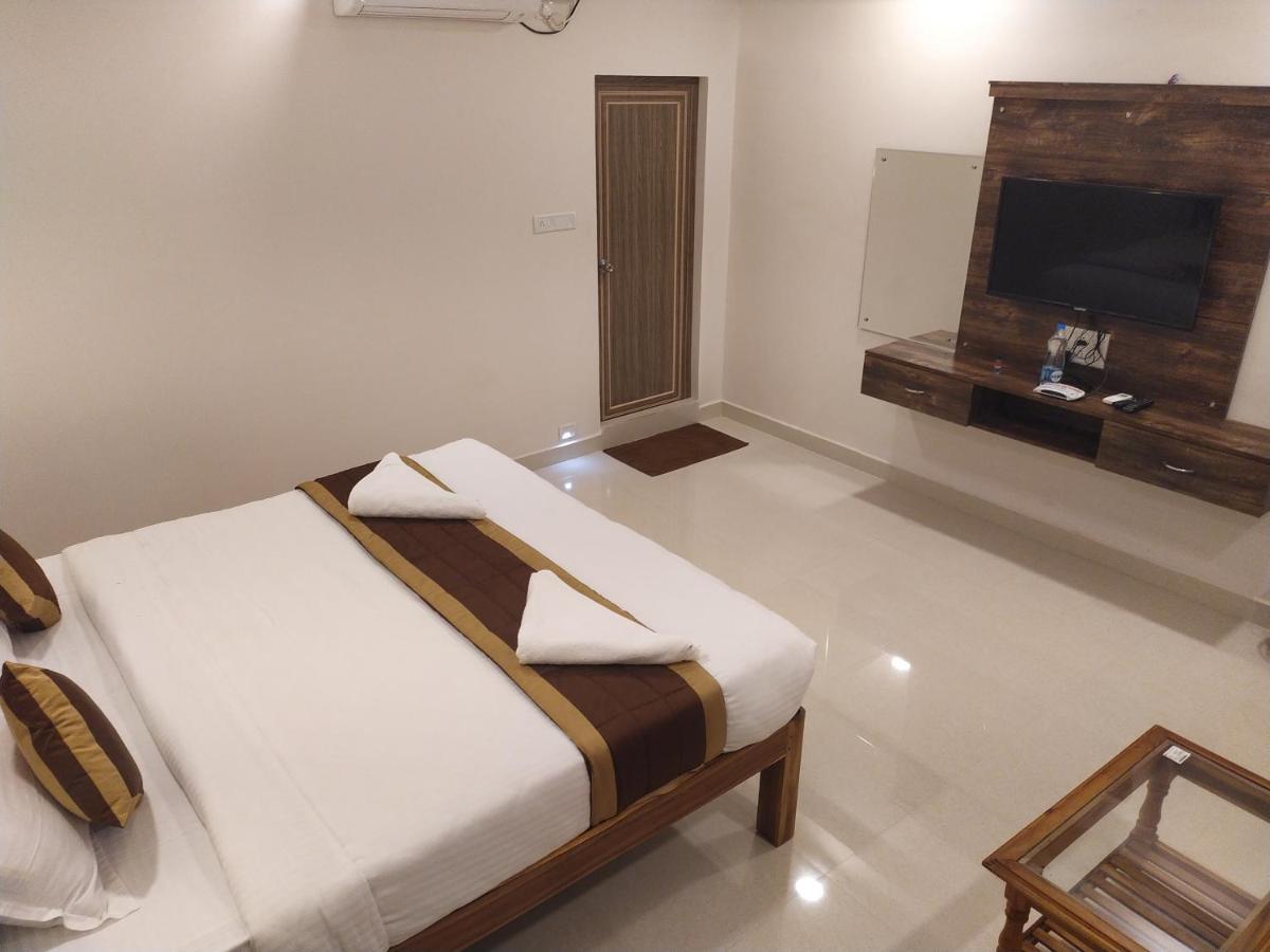 Hotel Rani And Rani Residency Пондичерри Экстерьер фото